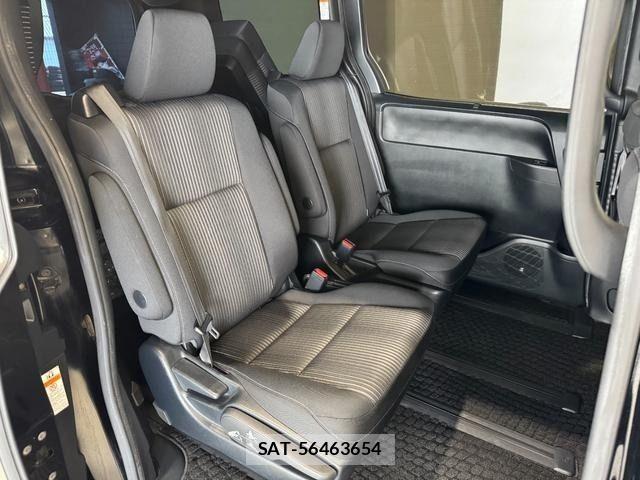 Toyota VOXY HYBRID 2018-03 7510426-9
