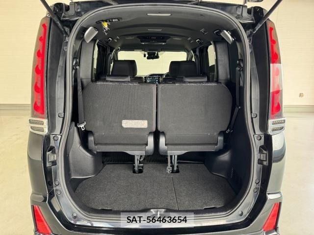 Toyota VOXY HYBRID 2018-03 7510426-11