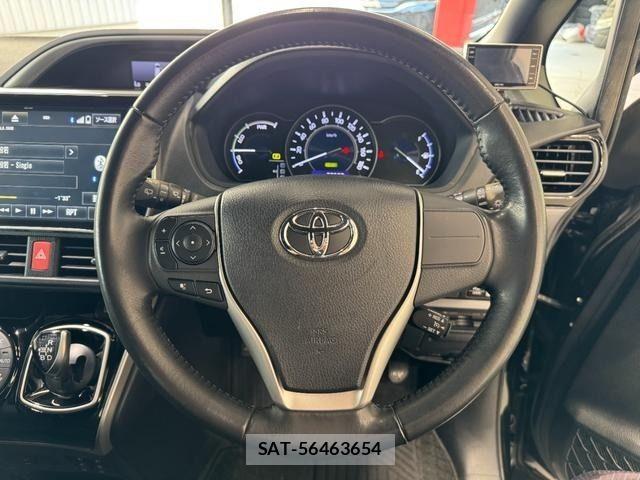Toyota VOXY HYBRID 2018-03 7510426-12