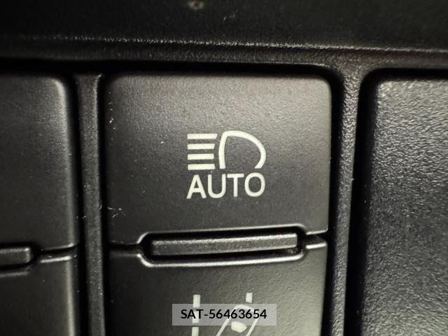 Toyota VOXY HYBRID 2018-03 7510426-22
