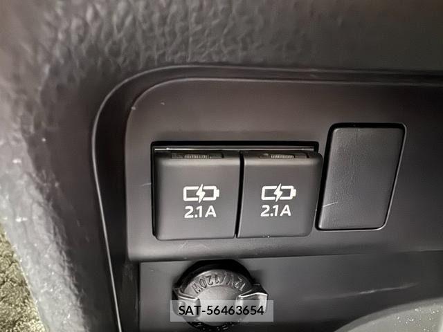 Toyota VOXY HYBRID 2018-03 7510426-24