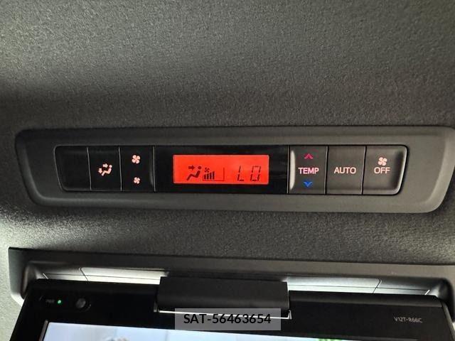 Toyota VOXY HYBRID 2018-03 7510426-26