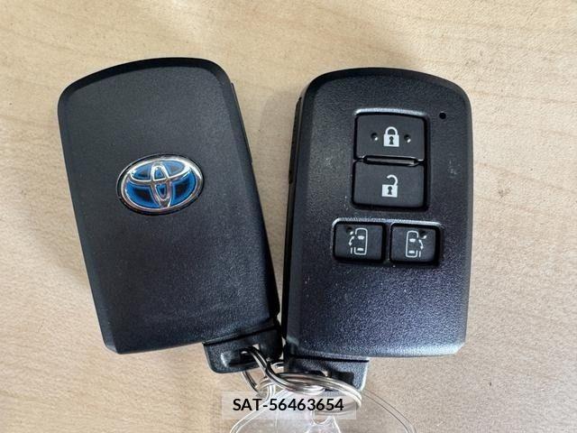 Toyota VOXY HYBRID 2018-03 7510426-29