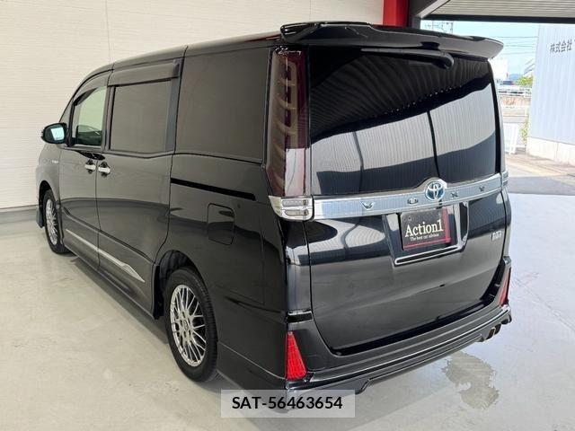 Toyota VOXY HYBRID 2018-03 7510426-3