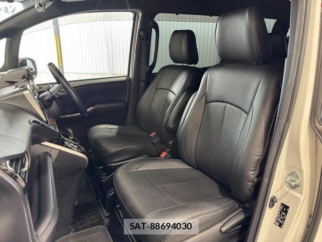 Toyota VOXY HYBRID 2019-07 7510433-10