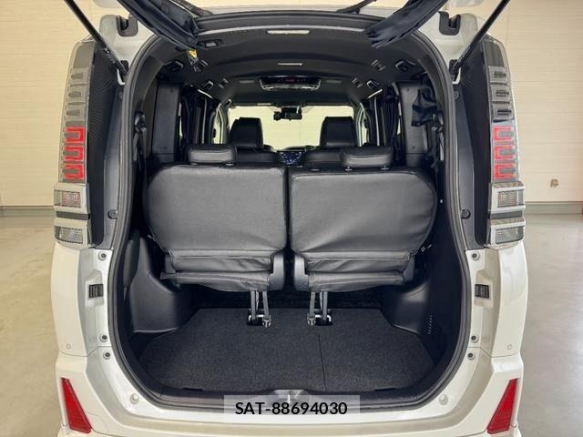 Toyota VOXY HYBRID 2019-07 7510433-11