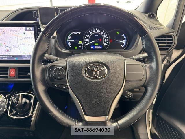 Toyota VOXY HYBRID 2019-07 7510433-12