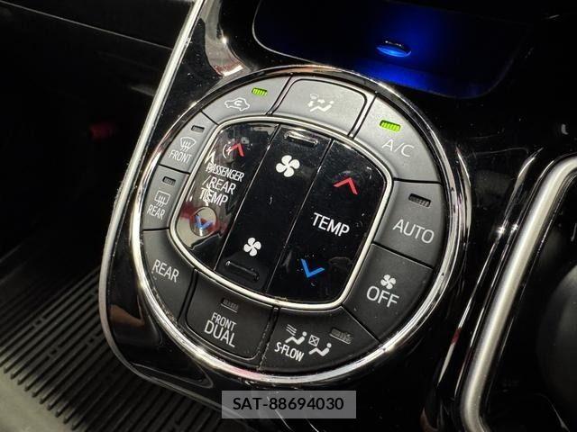 Toyota VOXY HYBRID 2019-07 7510433-16