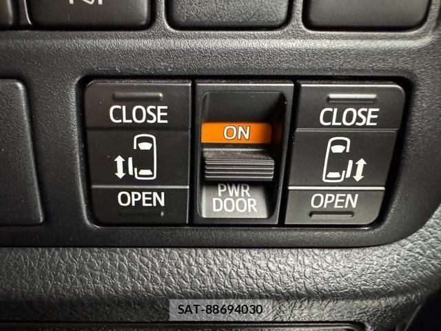 Toyota VOXY HYBRID 2019-07 7510433-18