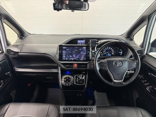 Toyota VOXY HYBRID 2019-07 7510433-1