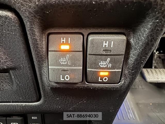 Toyota VOXY HYBRID 2019-07 7510433-19