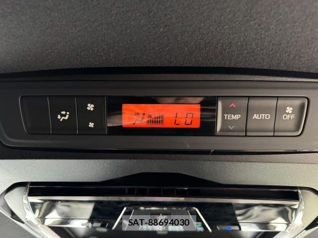 Toyota VOXY HYBRID 2019-07 7510433-25