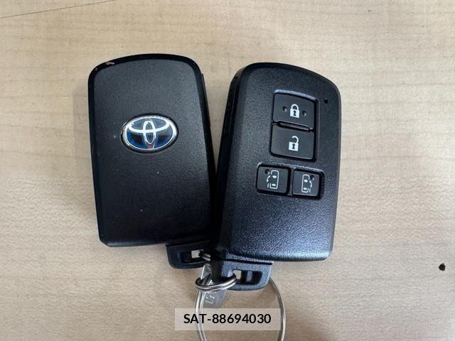 Toyota VOXY HYBRID 2019-07 7510433-29