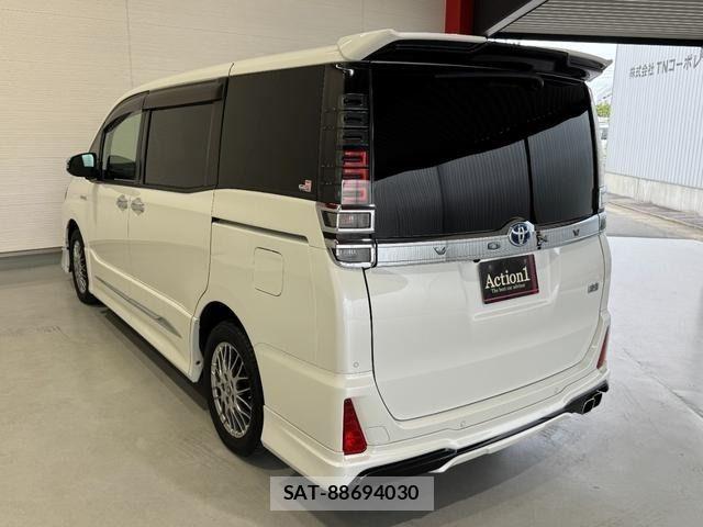 Toyota VOXY HYBRID 2019-07 7510433-3