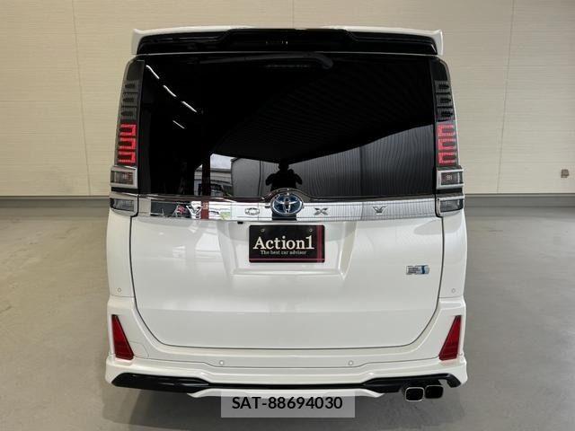 Toyota VOXY HYBRID 2019-07 7510433-4