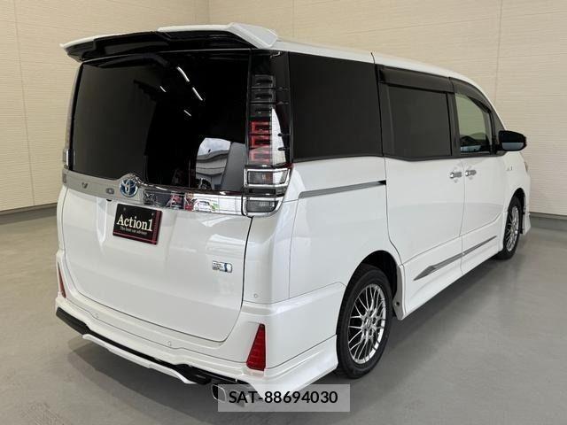 Toyota VOXY HYBRID 2019-07 7510433-5