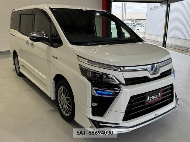 Toyota VOXY HYBRID 2019-07 7510433-6