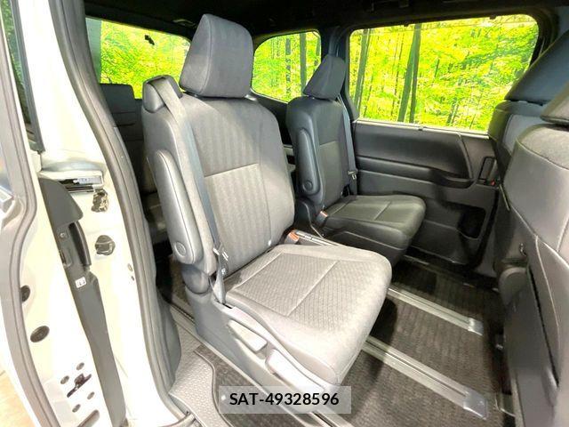 Toyota VOXY HYBRID 2023-05 7503683-8