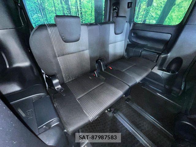 Toyota VOXY HYBRID 2017-11 7510446-9