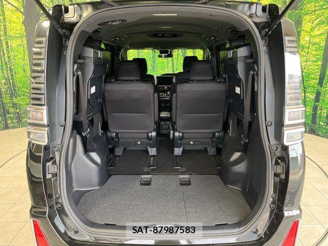Toyota VOXY HYBRID 2017-11 7510446-10