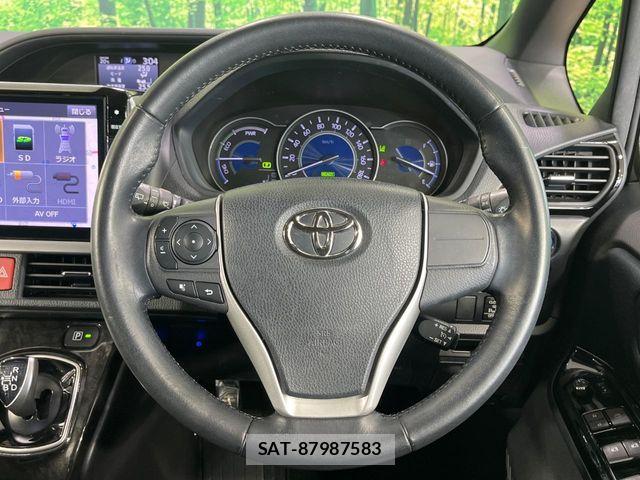 Toyota VOXY HYBRID 2017-11 7510446-11