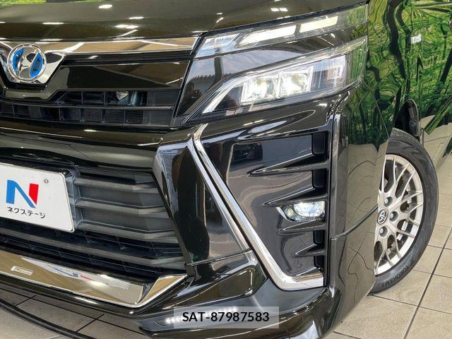 Toyota VOXY HYBRID 2017-11 7510446-12