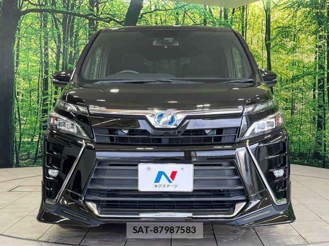 Toyota VOXY HYBRID 2017-11 7510446-14