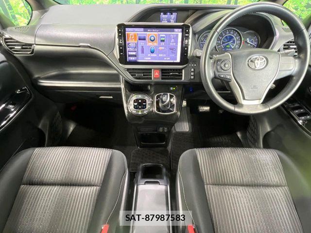 Toyota VOXY HYBRID 2017-11 7510446-1