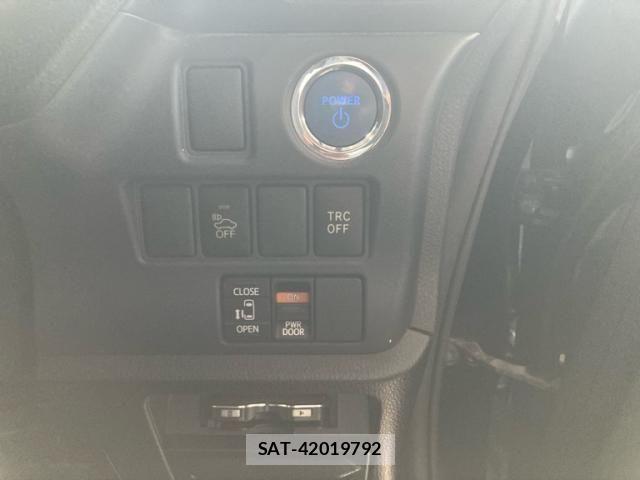 Toyota VOXY HYBRID 2014-03 7510447-10