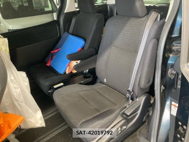 Toyota VOXY HYBRID 2014-03 7510447-13