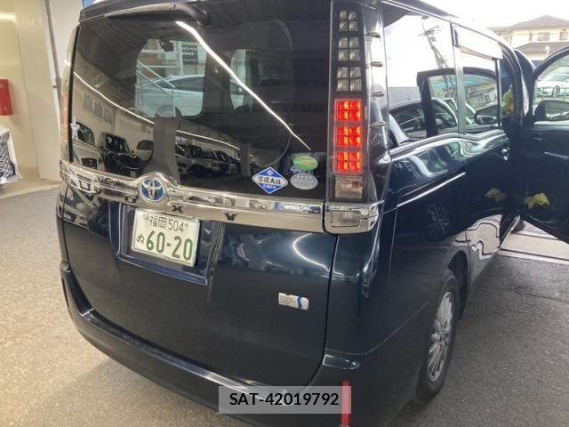 Toyota VOXY HYBRID 2014-03 7510447-2
