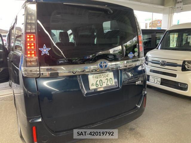 Toyota VOXY HYBRID 2014-03 7510447-3