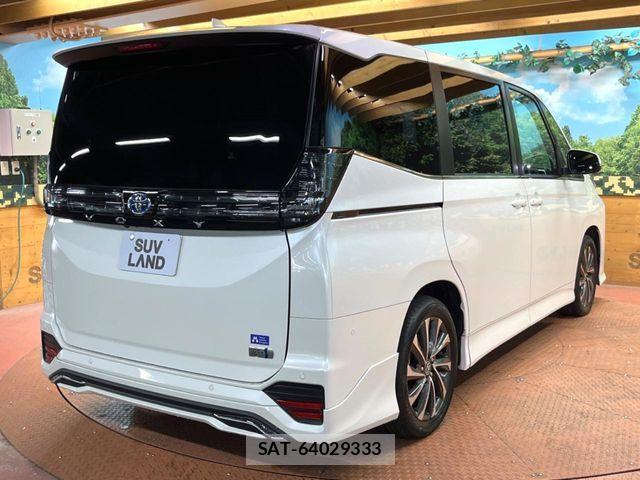 Toyota VOXY HYBRID 2023-12 7503652-16