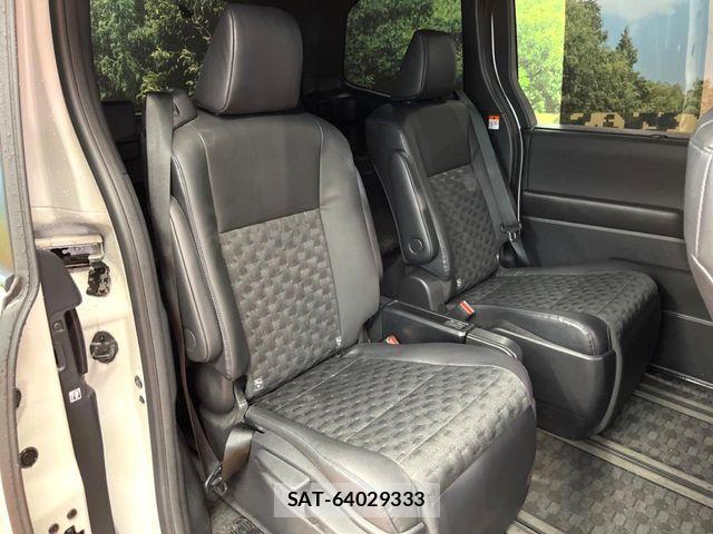 Toyota VOXY HYBRID 2023-12 7503652-8