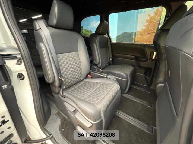 Toyota VOXY HYBRID 2025-01 7510424-9