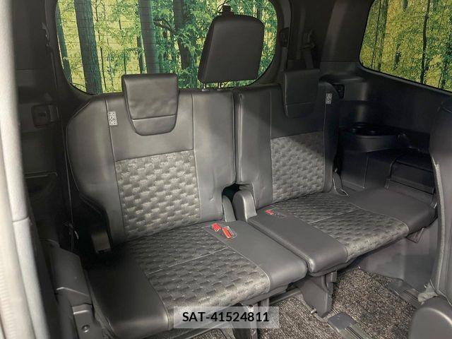 Toyota VOXY HYBRID 2023-10 7503667-9