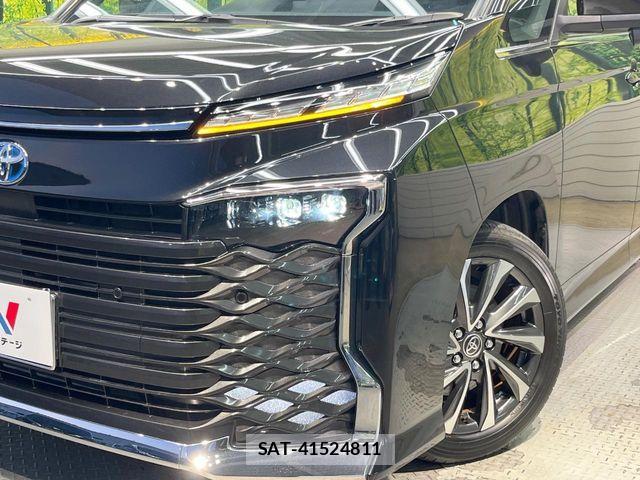 Toyota VOXY HYBRID 2023-10 7503667-12