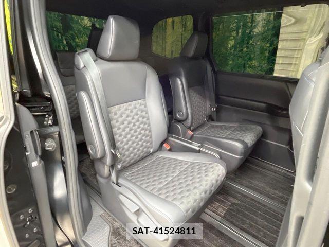 Toyota VOXY HYBRID 2023-10 7503667-8
