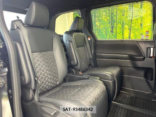 Toyota VOXY HYBRID 2022-10 7503678-8