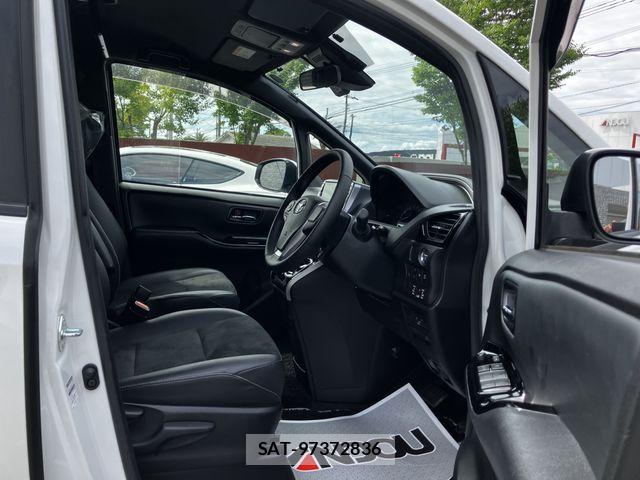 Toyota VOXY HYBRID 2021-03 7503684-9