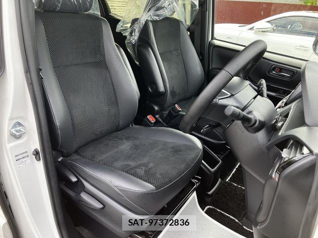 Toyota VOXY HYBRID 2021-03 7503684-11