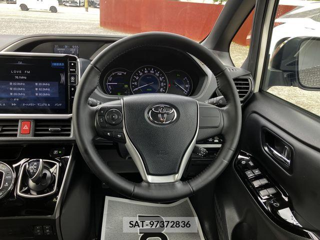 Toyota VOXY HYBRID 2021-03 7503684-12