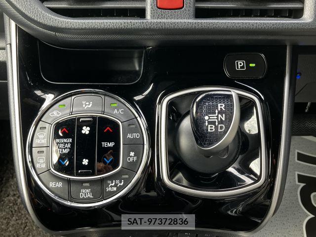 Toyota VOXY HYBRID 2021-03 7503684-17