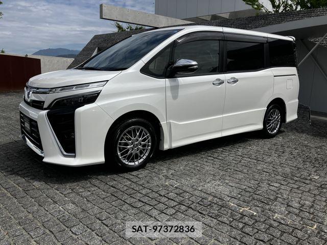 Toyota VOXY HYBRID 2021-03 7503684-1