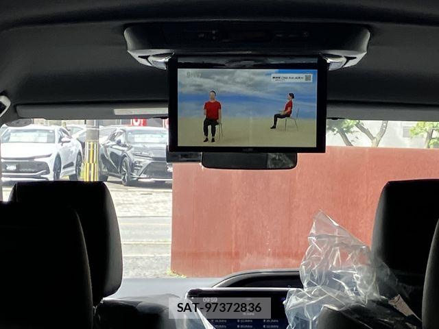 Toyota VOXY HYBRID 2021-03 7503684-22