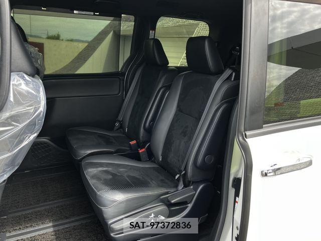 Toyota VOXY HYBRID 2021-03 7503684-23