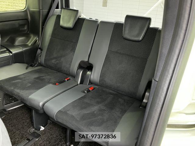 Toyota VOXY HYBRID 2021-03 7503684-24