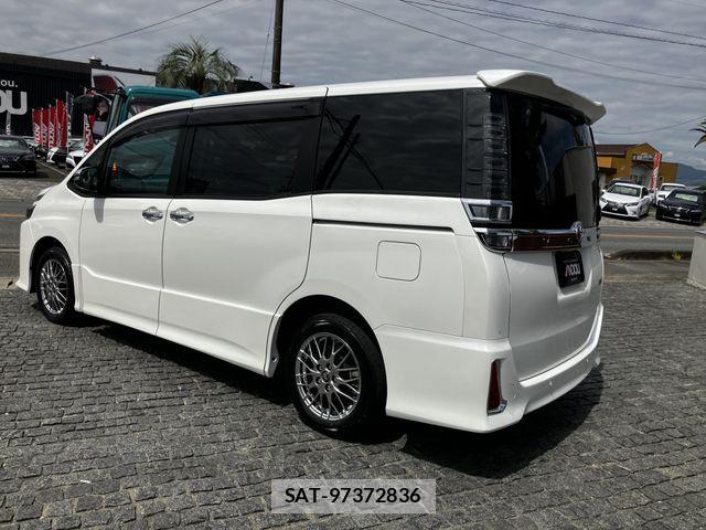 Toyota VOXY HYBRID 2021-03 7503684-3