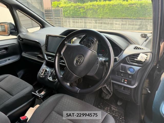 Toyota VOXY HYBRID 2015-06 7503700-9
