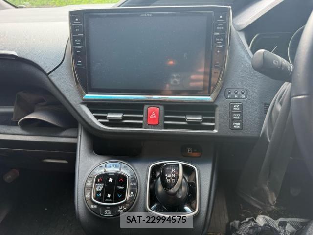 Toyota VOXY HYBRID 2015-06 7503700-17